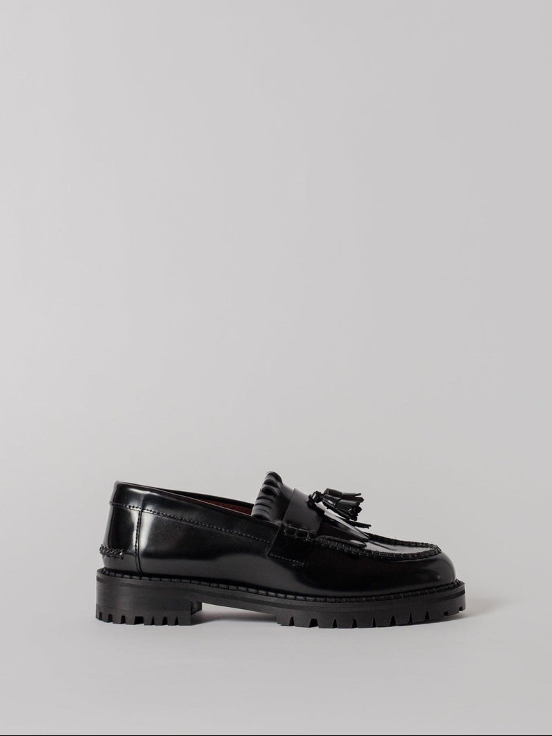 Blankens The Amal black loafer in leather with leather tassel in black. European leather sole in a rubber mix