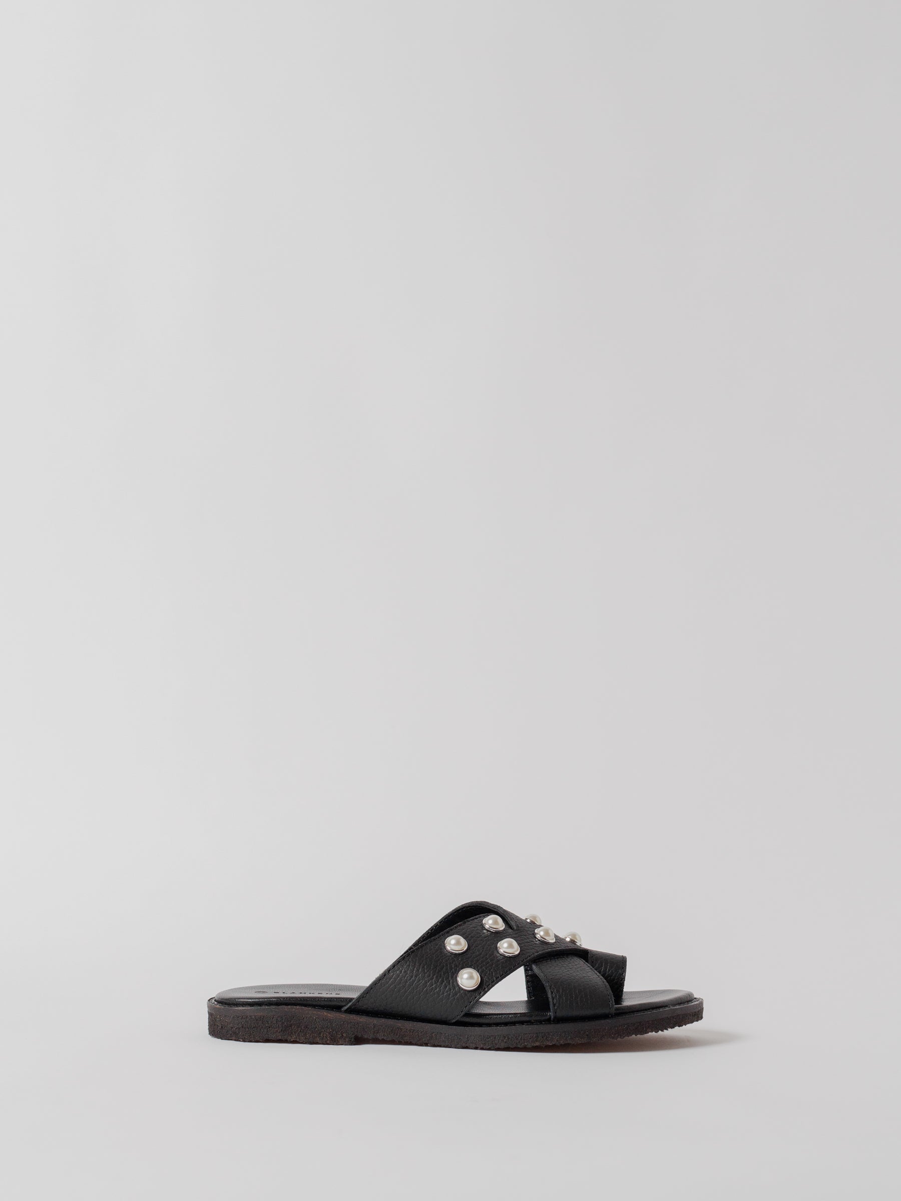 THE METTE BLACK LEATHER WITH PEARLS