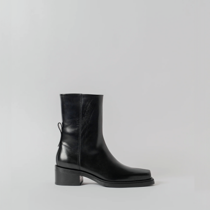 THE HEDDA BLACK