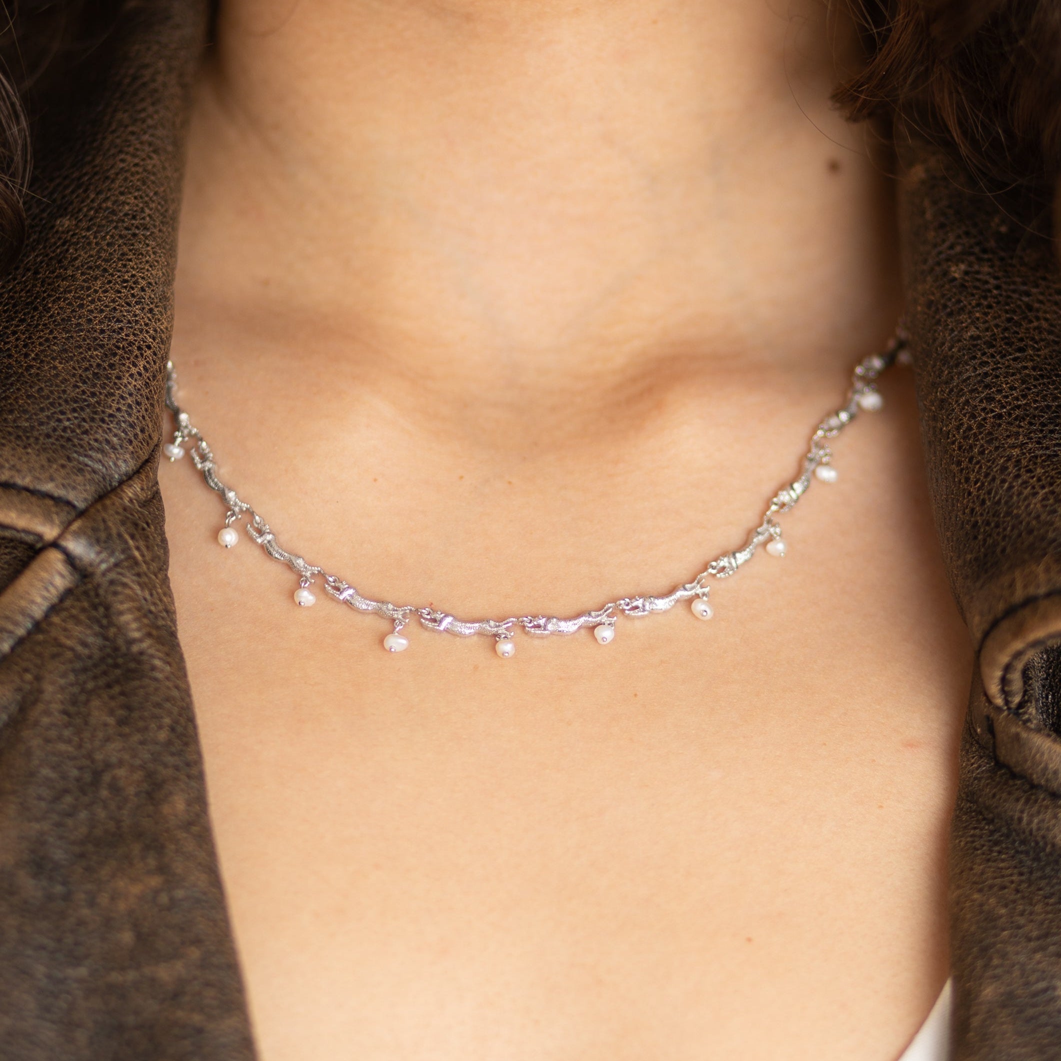 Blankens Pearl and Silver Small Cheetah Chain