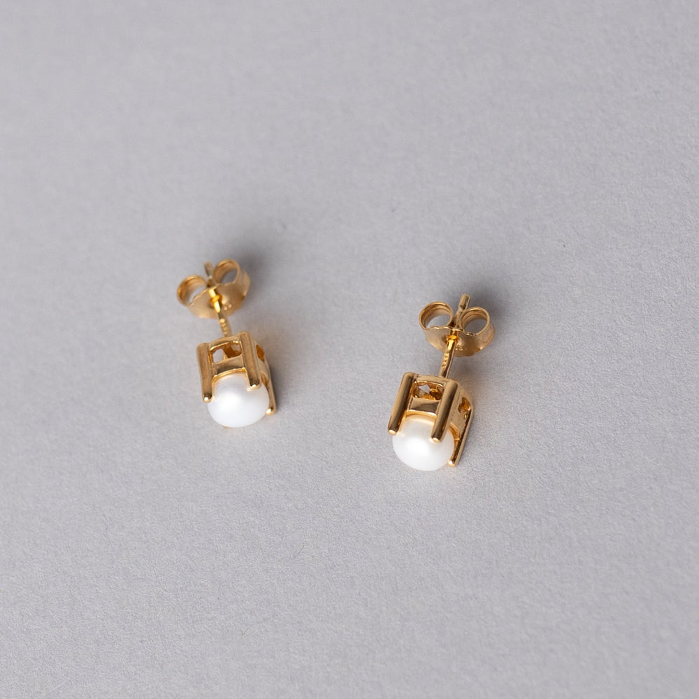 Blankens Poised Pearl Gold Earring