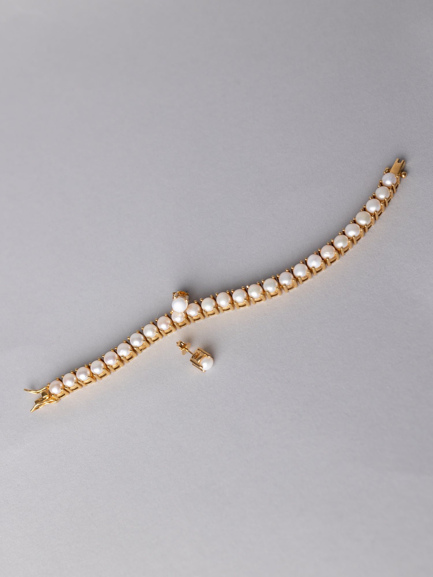 Blankens Poised Pearl Gold Earring
