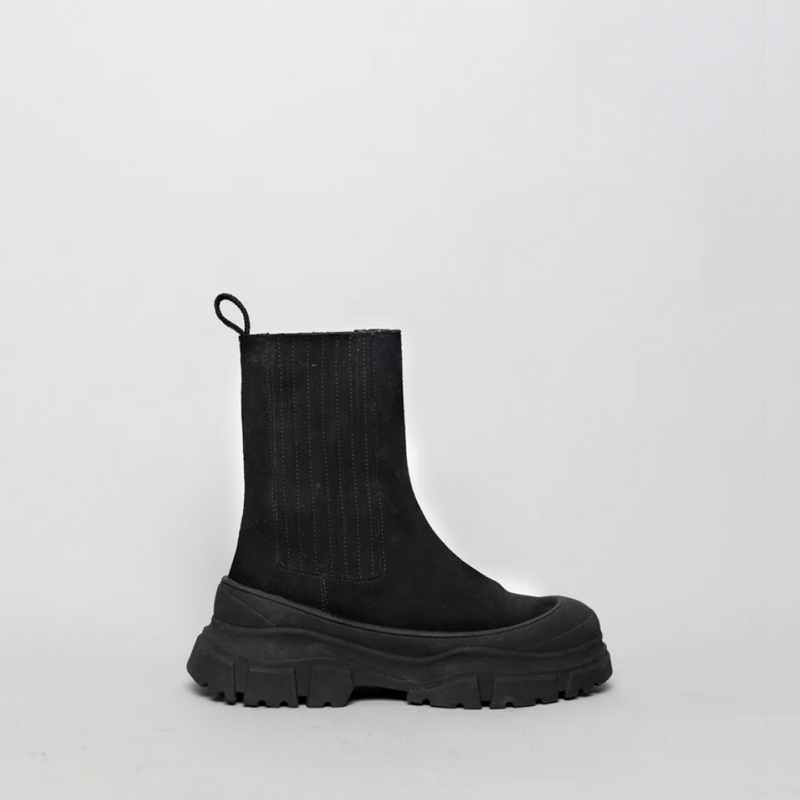 THE SEATTLE WATER RESISTANT LEATHER BOOT