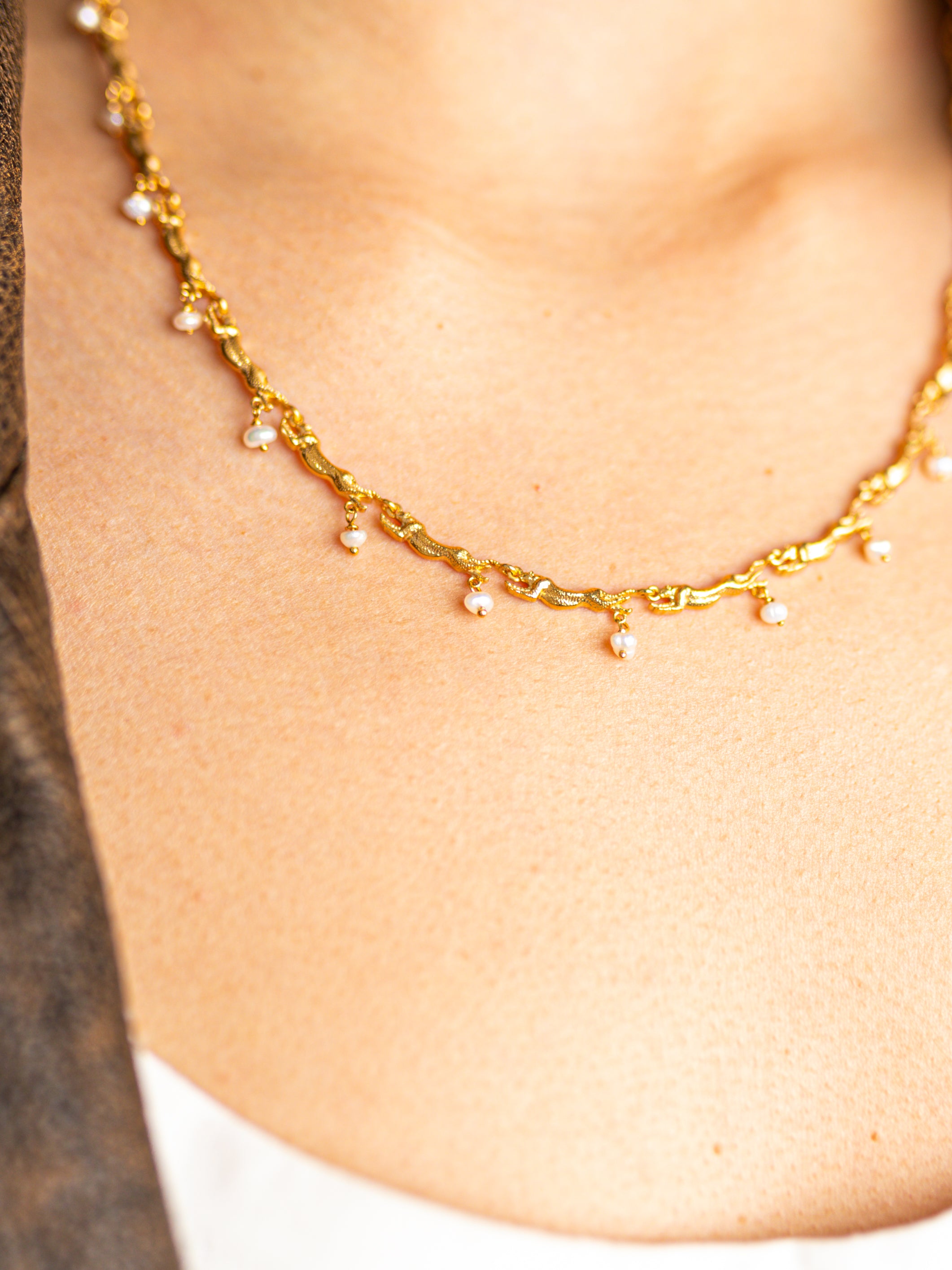 Blankens Pearl and Gold Small Cheetah Chain