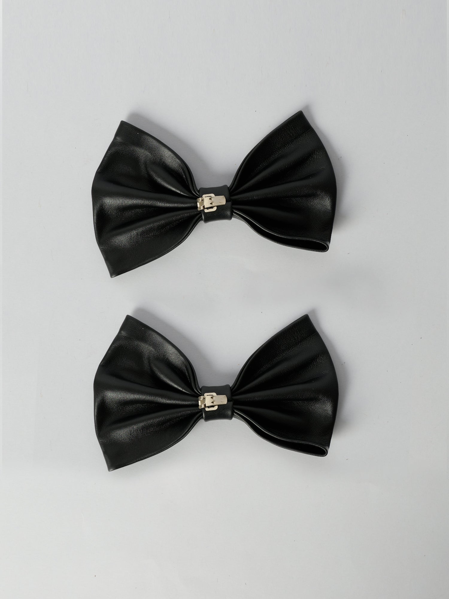 Blankens Black Clip-On Bows