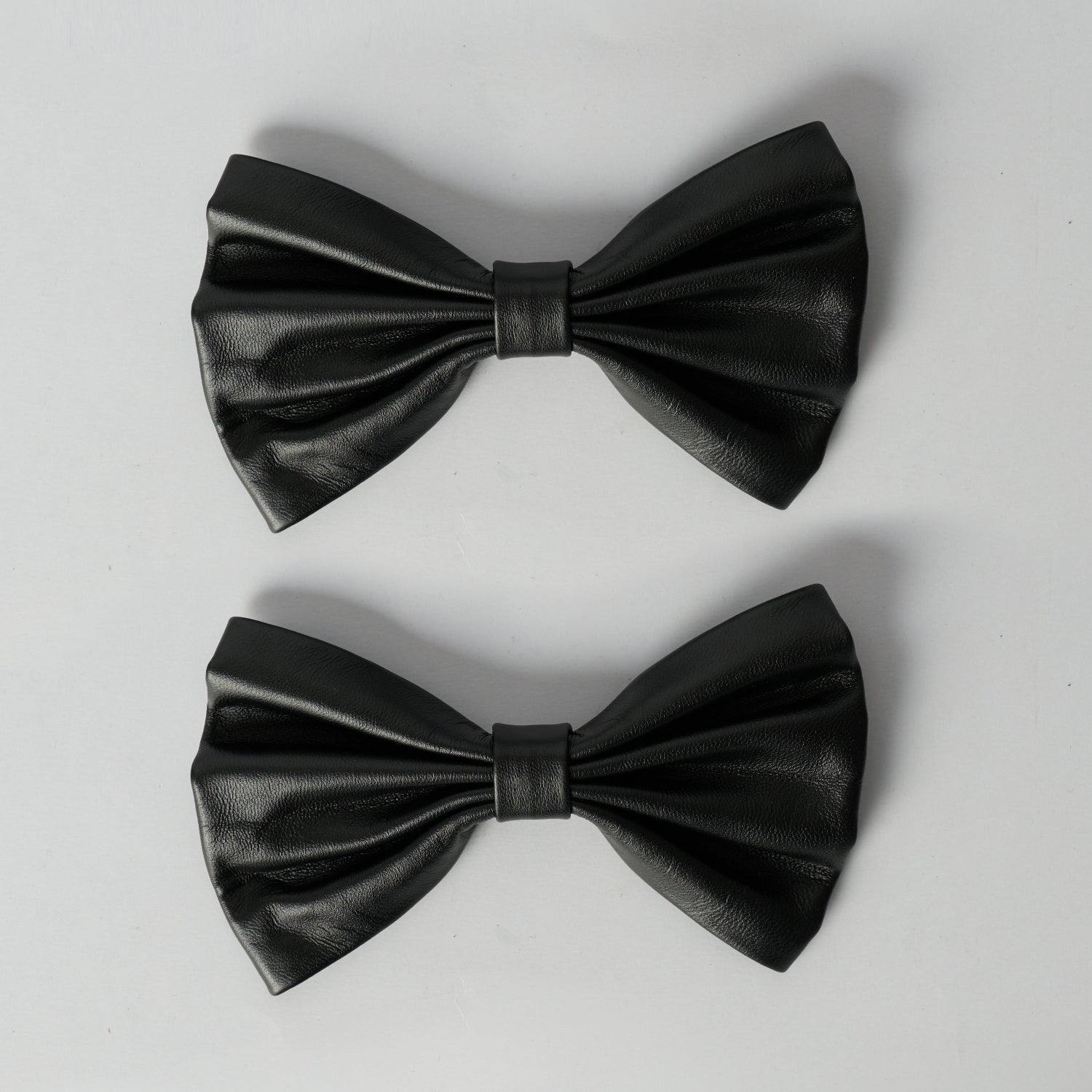 Blankens Black Clip-On Bows