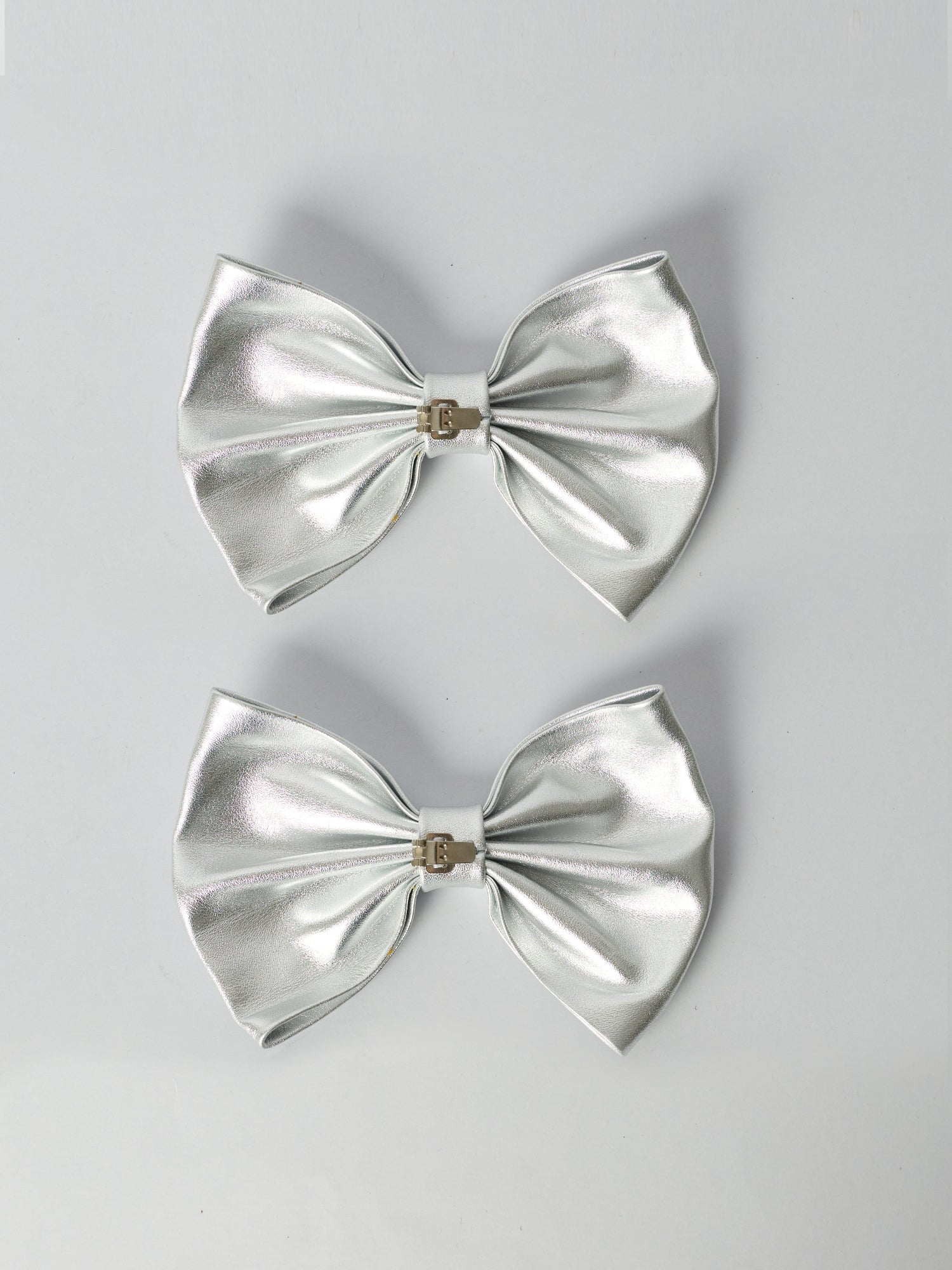 Blankens Silver Bow Clip-ons