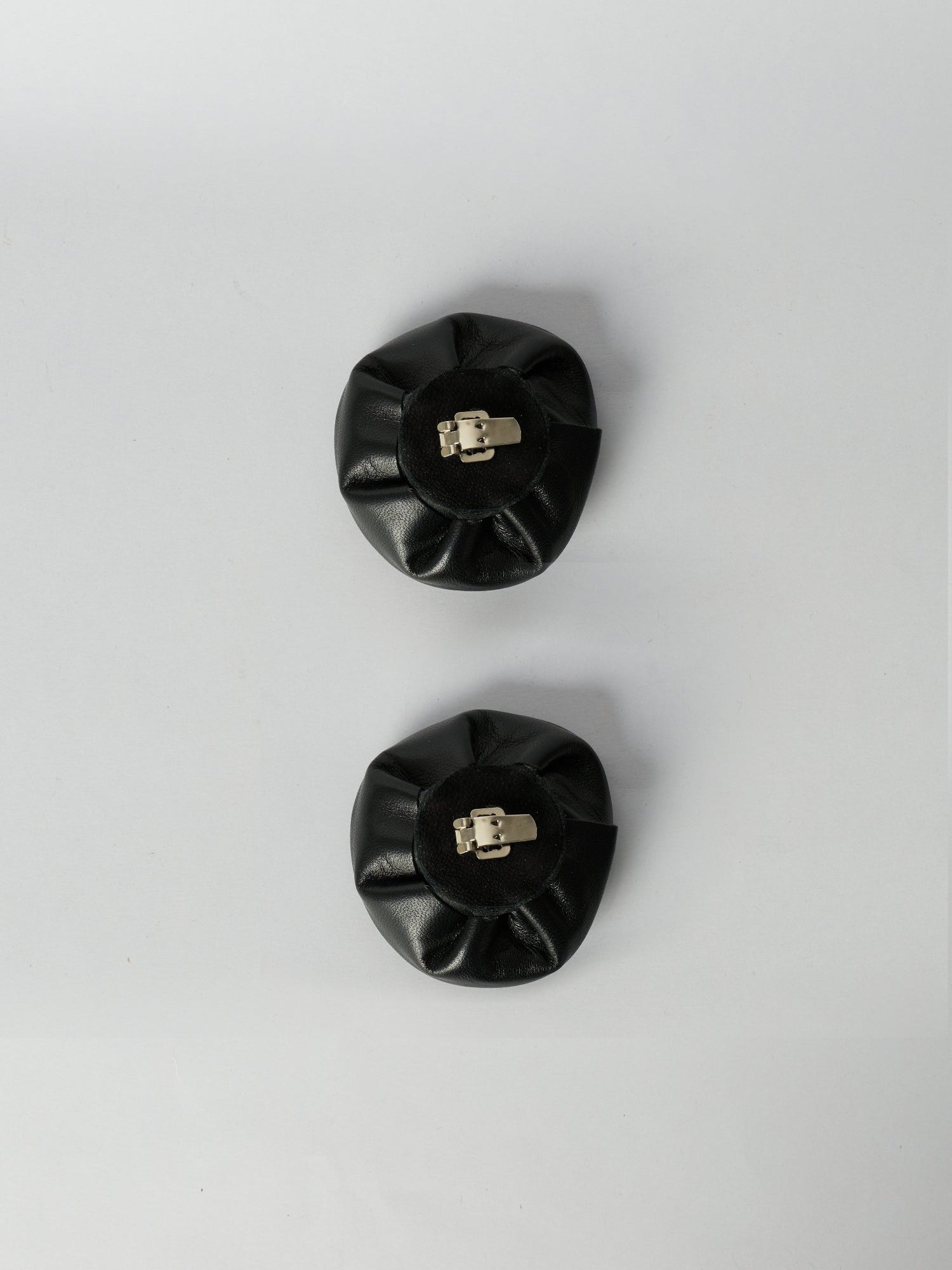 Blankens Black Clip-On Rose