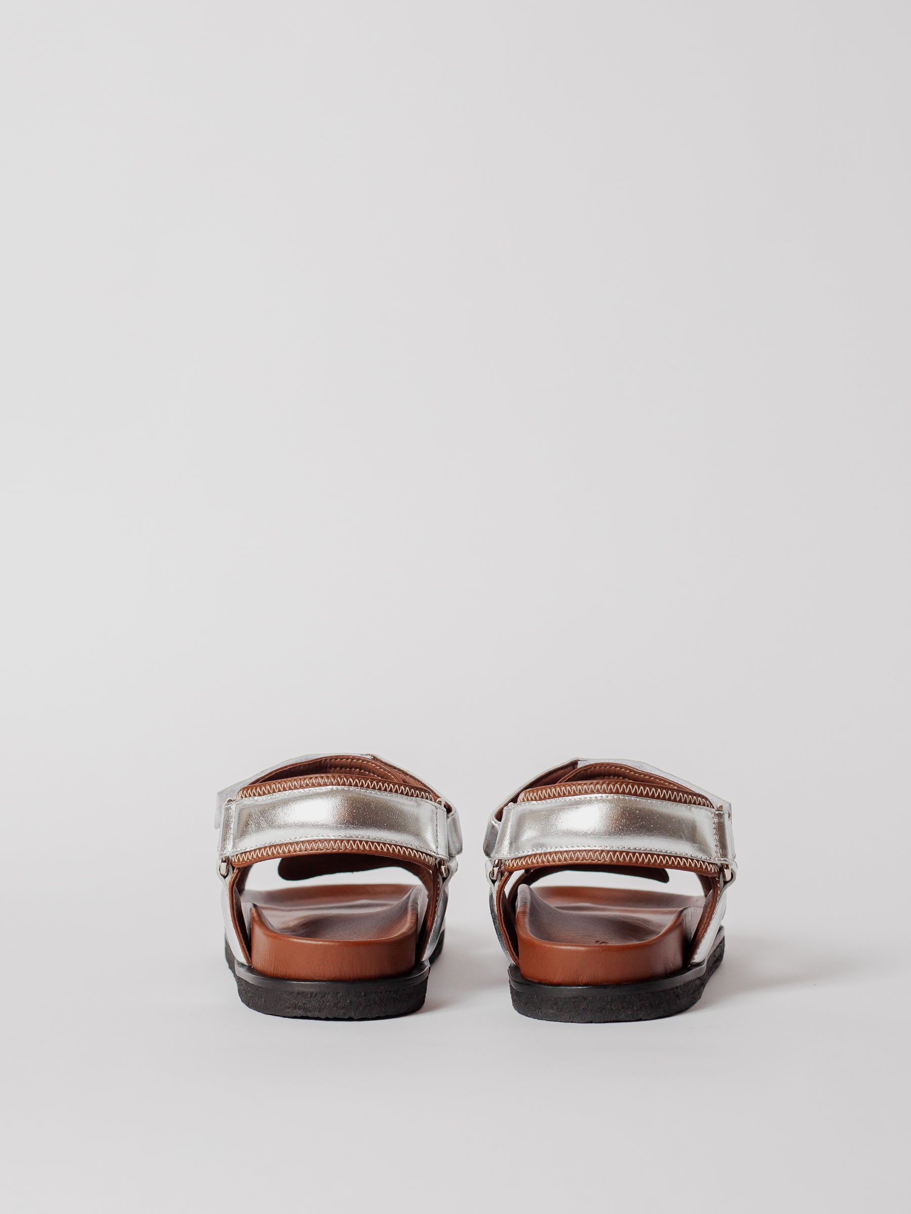 Blankens The Sanremo Sahara SIlver sandal nutty brown and silver leather, contrast stitching in off-white, black real rubber sole
